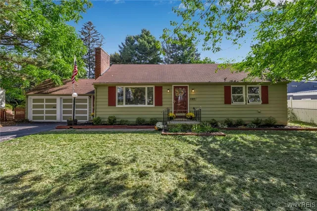 4189 Wildwood Dr, Williamsville, NY 14221