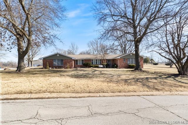 910 Sunnyview Cir, Eldon, MO 65026