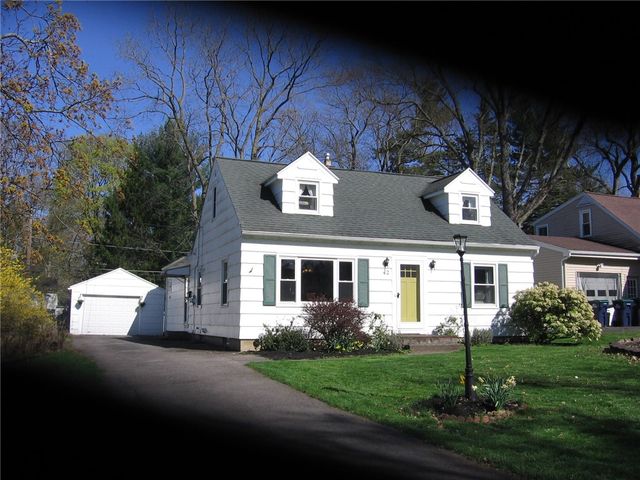 42 Crestfield Dr, Rochester, NY 14617