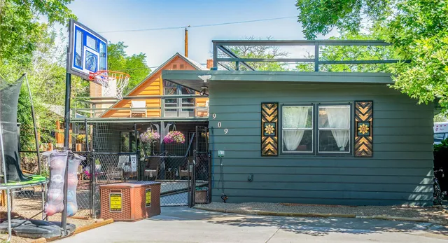 909 Grace Ave, Worland, WY 82401
