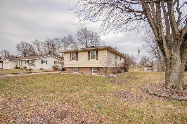 175 Keeven Dr, Highland, IL 62249