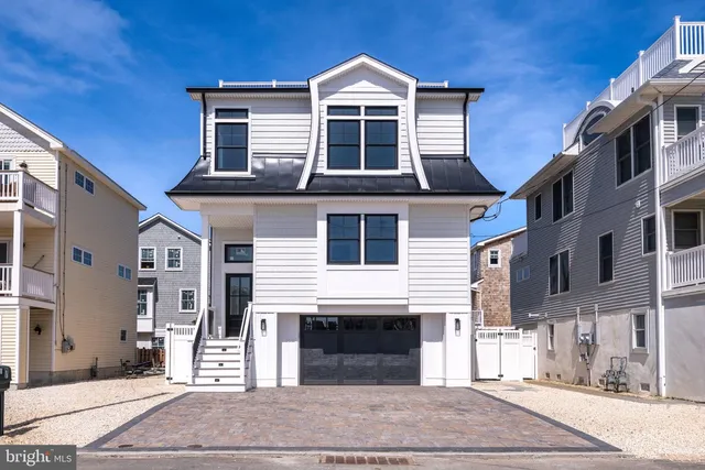 7 29th St, Long Beach Township, NJ 08008