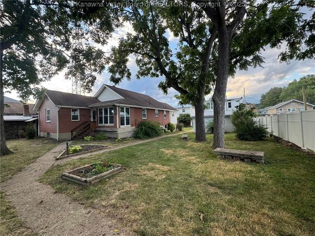 123 4th Ave, South Charleston, WV 25303