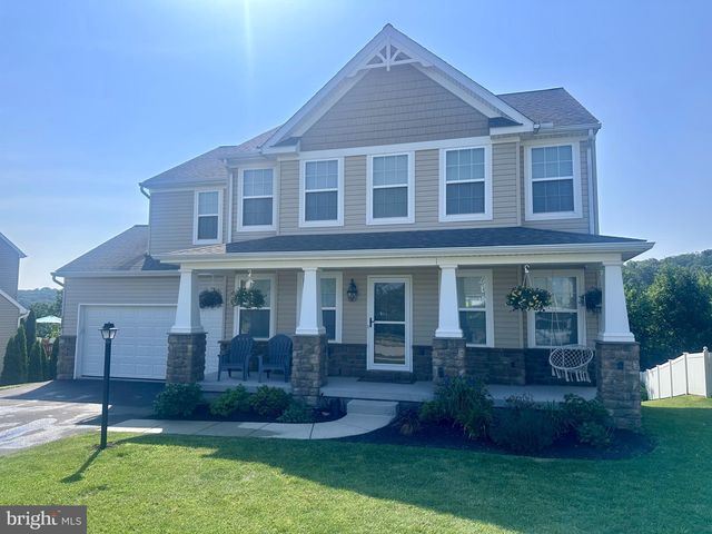 125 Azalea Dr, Windsor, PA 17366