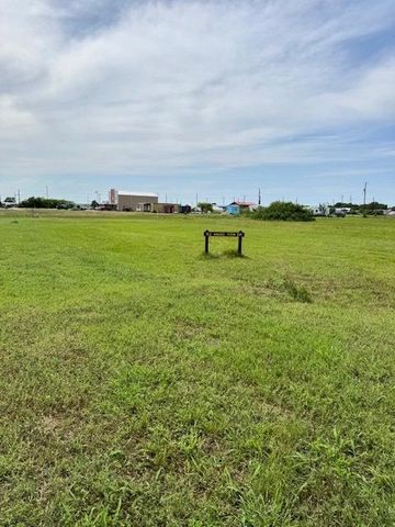 92 Angel Fish Dr, Palacios, TX 77465