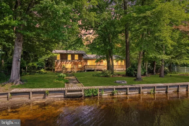34 Oakwood Dr, Medford, NJ 08055