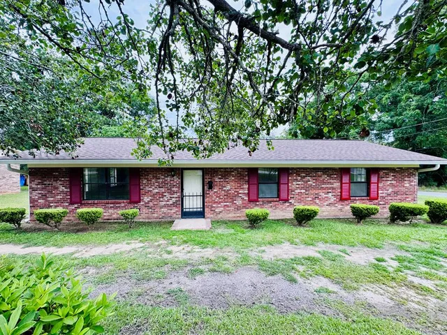 1002 Smith Ave, Douglas, GA 31533