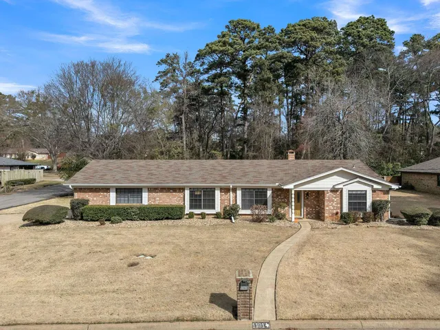 1101 Coushatta Ct, Longview, TX 75605