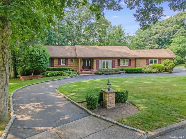 9 Country Squire Court, Dix Hills, NY 11746