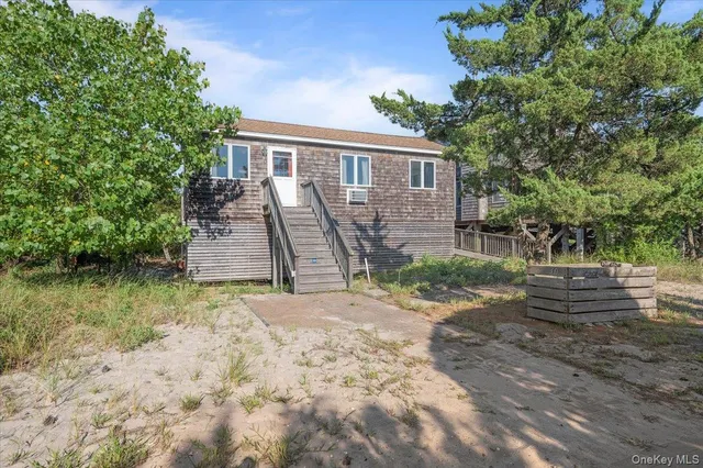 30 Oneida Street, Ocean Beach, NY 11770
