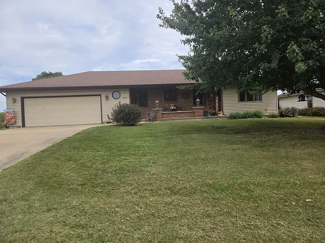 2404 Ridgeway Ave, Oskaloosa, IA 52577
