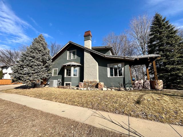 100 E  23rd St, Sioux Falls, SD 57105