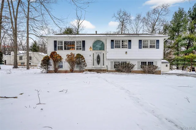 4 Lois Lane, Monsey, NY 10952