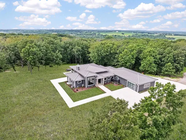 W3830 Scotch Bush ROAD, Elkhorn, WI 53121