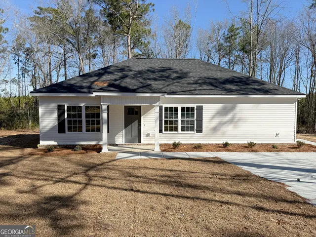 102 Ohoopee St, Reidsville, GA 30453