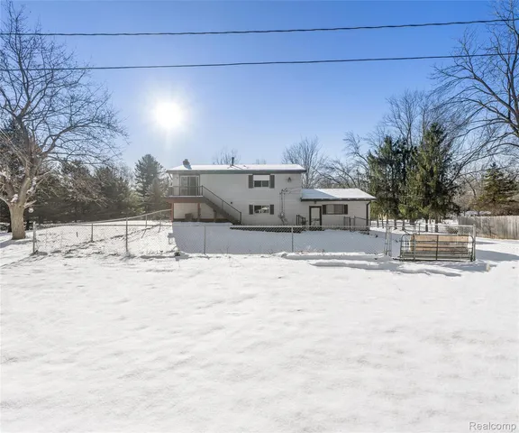 10401 Willow Rd, Willis, MI 48191