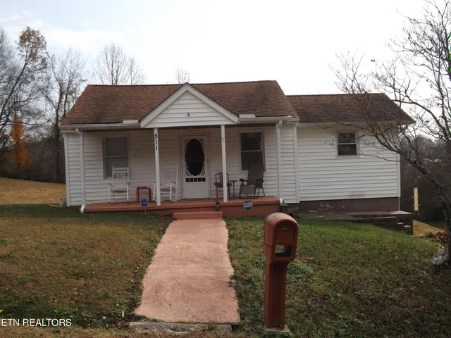511 W  Iron St, La Follette, TN 37766
