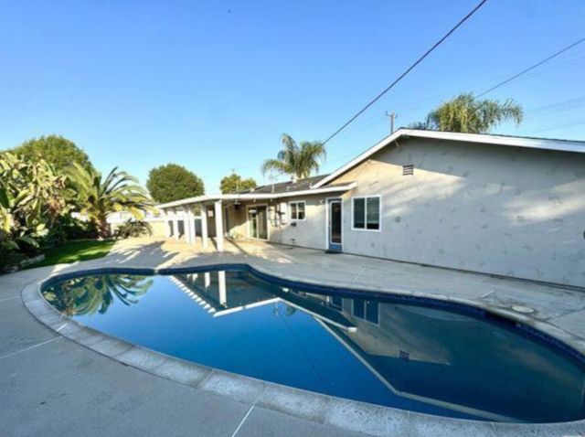 16462 Rayen St, North Hills, CA 91343