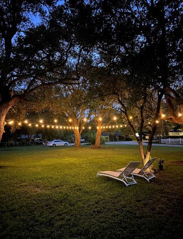 1305 E  Main St, Round Rock, TX 78664