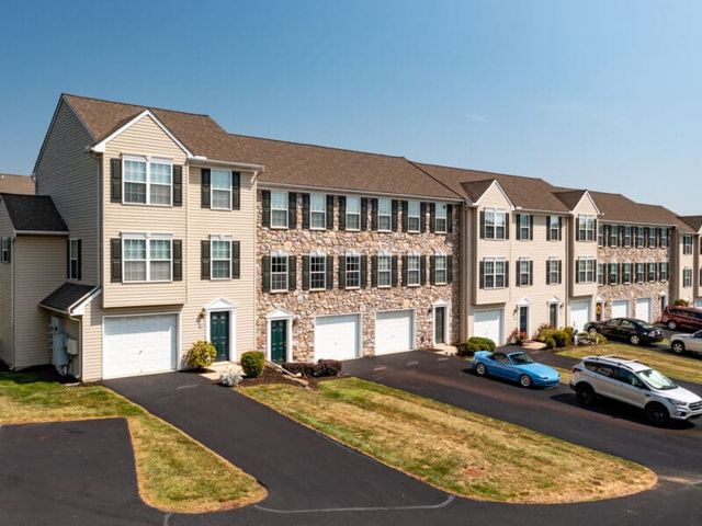 21 Windsor Way #322, Red Lion, PA 17356