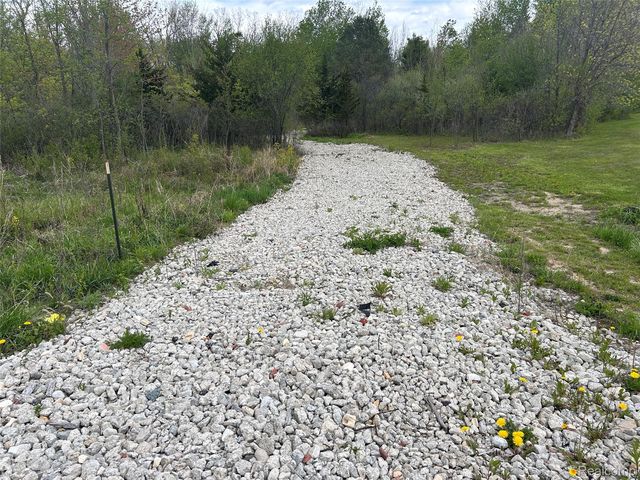 Dixie Hwy, Birch Run, MI 48415