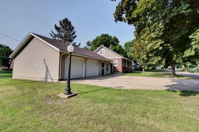 304 S  2nd St, Ringsted, IA 50578