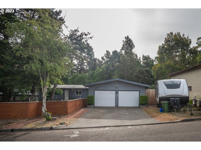 1623 Lincoln St, North Bend, OR 97459