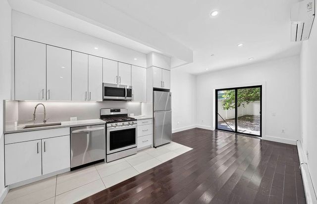 14-40 31st Ave #1R, Astoria, NY 11106
