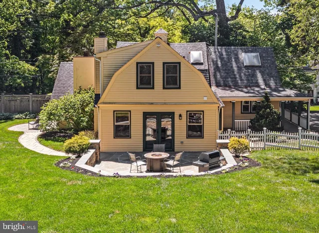 231 W  Valley Rd, Wayne, PA 19087
