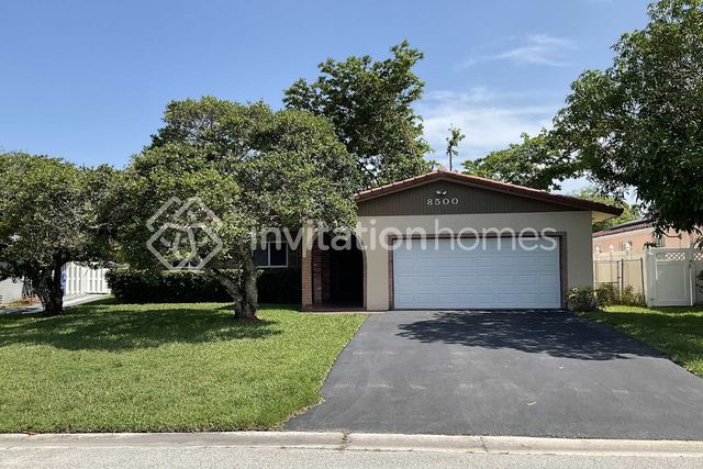 8500 NW 18th Pl, Pompano Beach, FL 33071