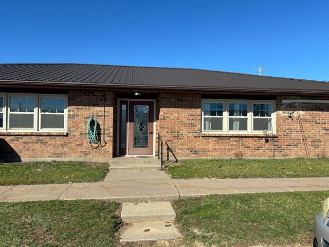 24 Forrest St #1, Miles, IA 52064