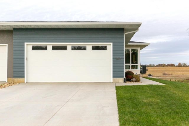 1834 Red Tail Dr, Waterloo, IA 50701