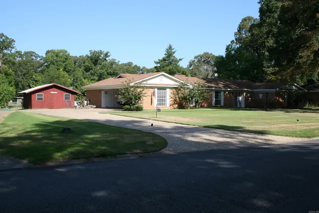 1402 Cedar St, Crossett, AR 71635