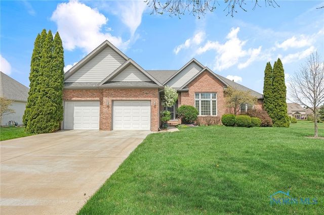 656 Pine Valley Dr, Bowling Green, OH 43402
