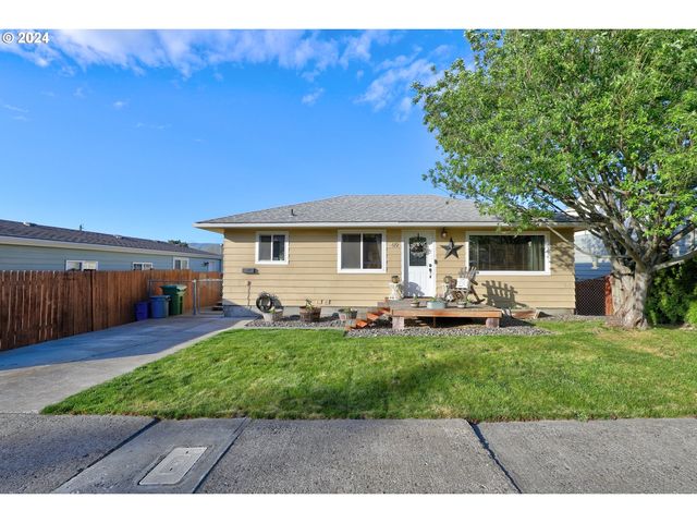419 W  14th St, The Dalles, OR 97058