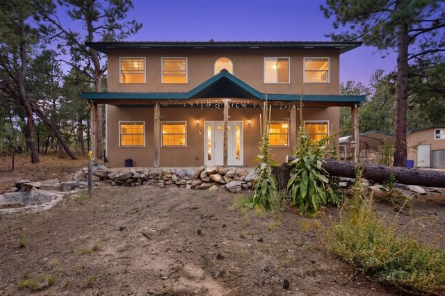 70 Nightingale Ln, Tijeras, NM 87059