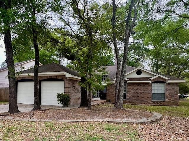 40 Country Forest Ct, Spring, TX 77380