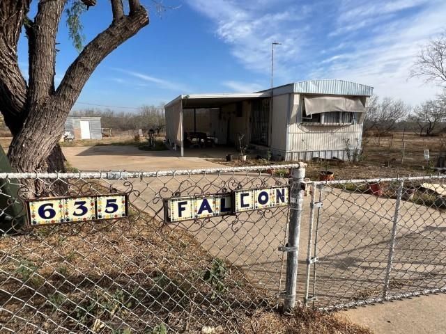 635 Falcon Dr, Zapata, TX 78076