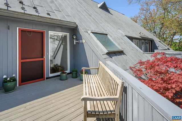 303 2nd St NW #B, Charlottesville, VA 22902