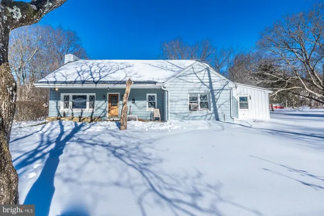 360 Oaklyn Rd, East Fallowfield, PA 19320