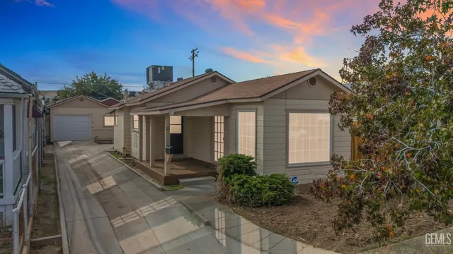 211 Calvin St, Taft, CA 93268