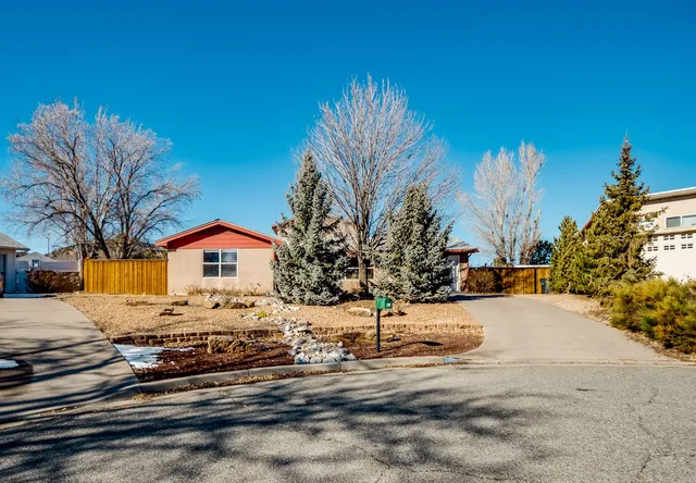 61 Delicado Dr, White Rock, NM 87547