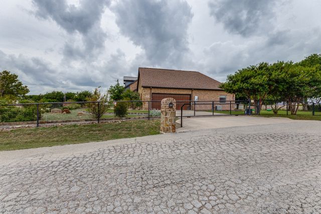 5584 Justine Pl, Benbrook, TX 76126