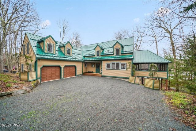812 Dogwood Ct, Lords Valley, PA 18428