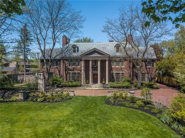 135 Nottingham Ter, Buffalo, NY 14216