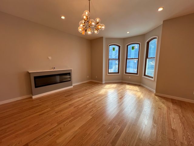 1009 S  Van Ness Ave, San Francisco, CA 94110