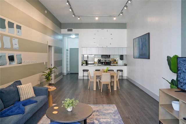 1200 Brickell Bay Dr #1406, Miami, FL 33131
