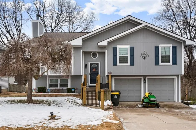 134 Debra St, Lansing, KS 66043