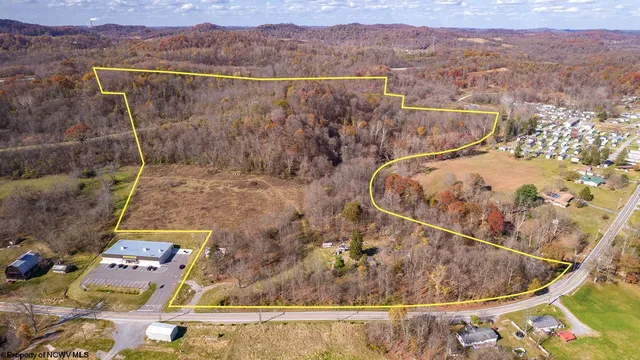 265 Middletown Rd, Shinnston, WV 26431
