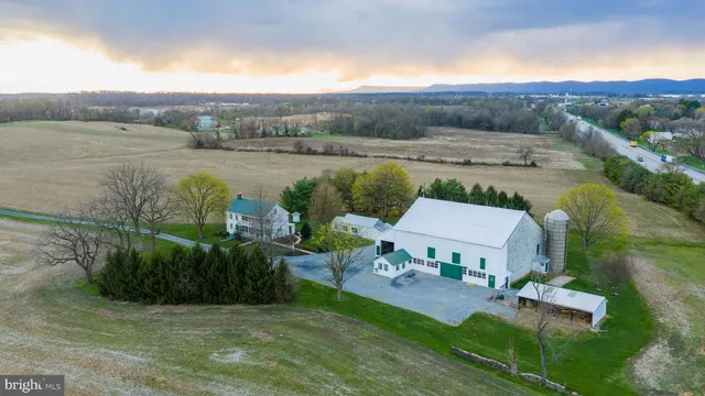 1122 W  Trindle Rd, Mechanicsburg, PA 17055